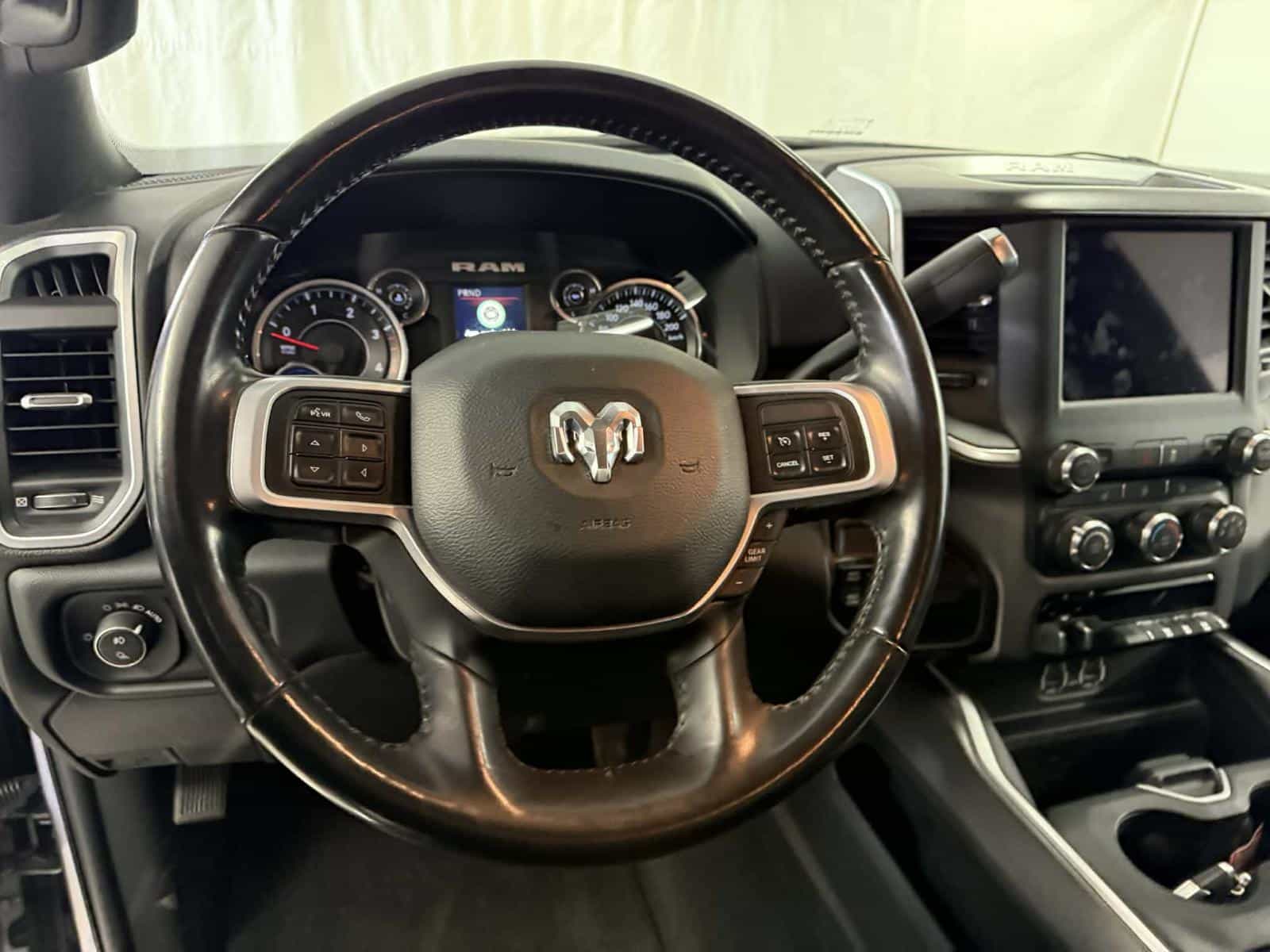 Image 8 RAM 3500 Big Horn 2021