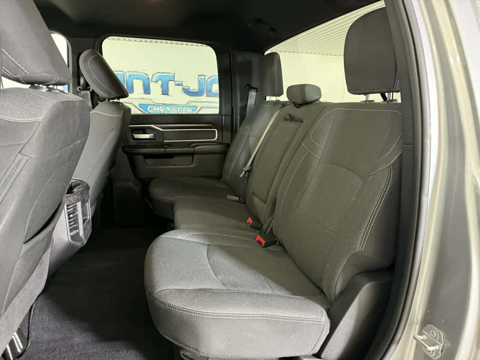 Image 11 RAM 3500 Big Horn 2021