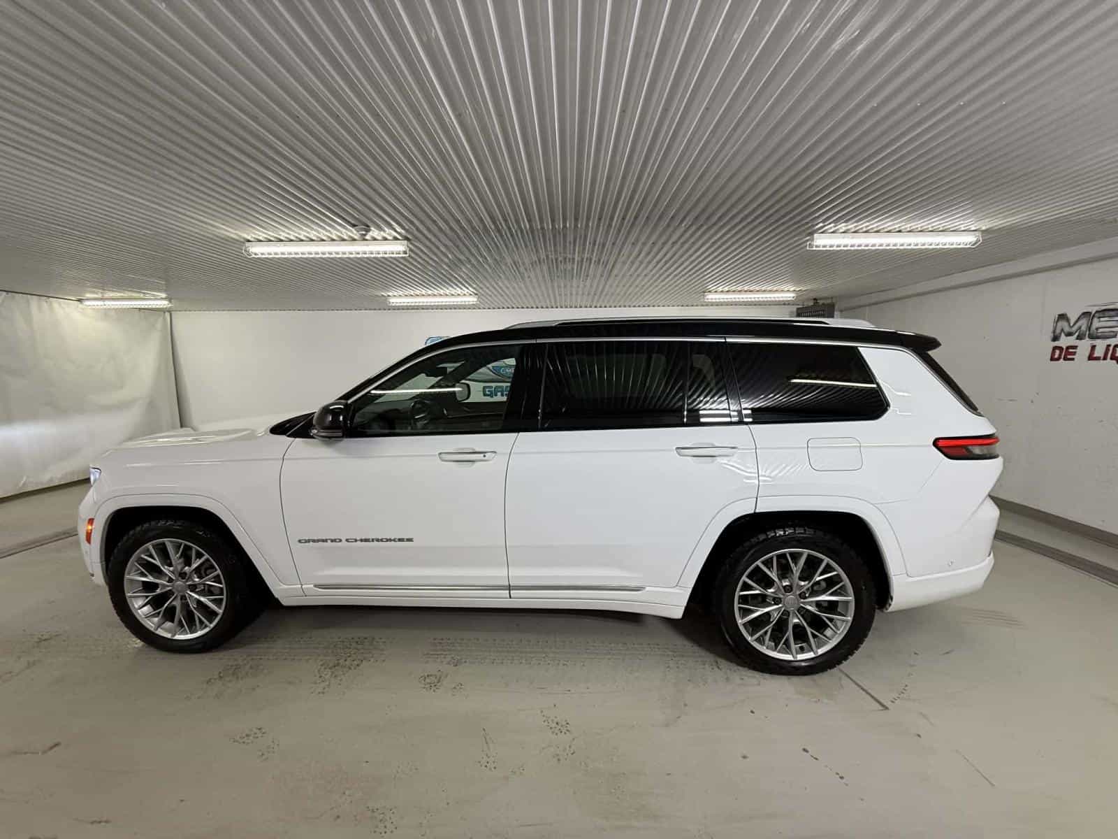 Image 2 Jeep Grand Cherokee L Summit Reserve 2023